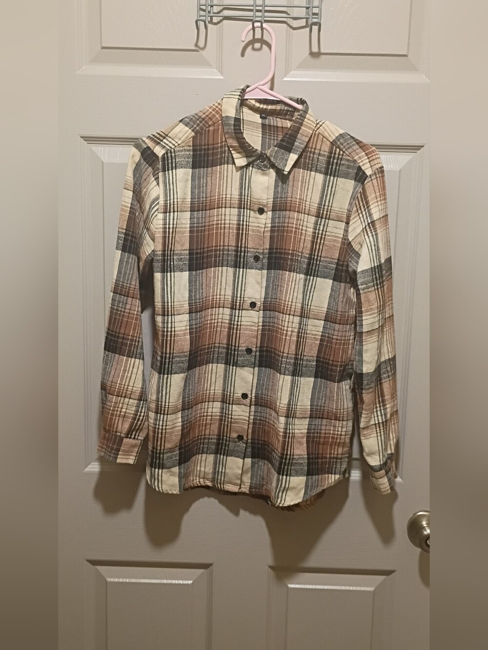 SHEIN button-down flannel shirt in a beige and brown plaid pattern Medium 